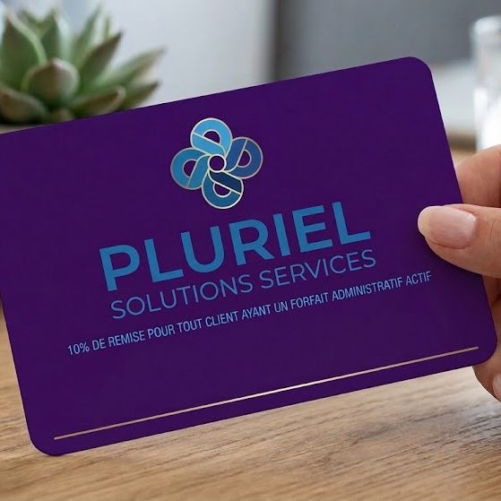 Carte de visite violette avec le logo "PLURIEL SOLUTIONS SERVICES".